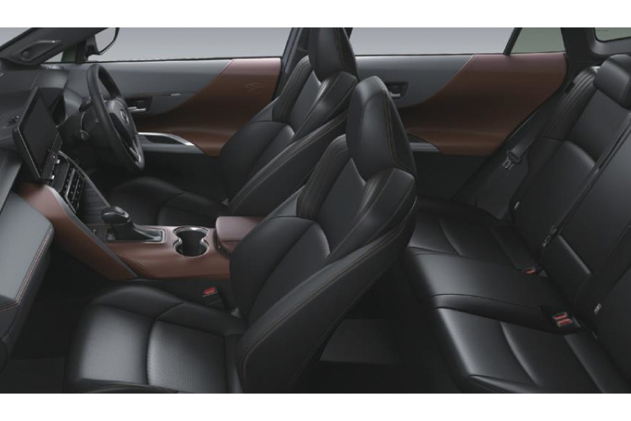 Z“Leather Package”(ハイブリッド・2WD)。内装色のブラウンは設定色