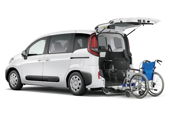 X（ガソリン・2WD） 車いす仕様車“タイプⅢ”（ショートスロープ・助手席側セカンドシート付）