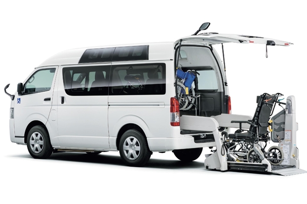 車いす仕様車“Aタイプ”ルーフサイドウインドウ装着車 2WD・2000ガソリン ボディカラーはホワイト〈058〉