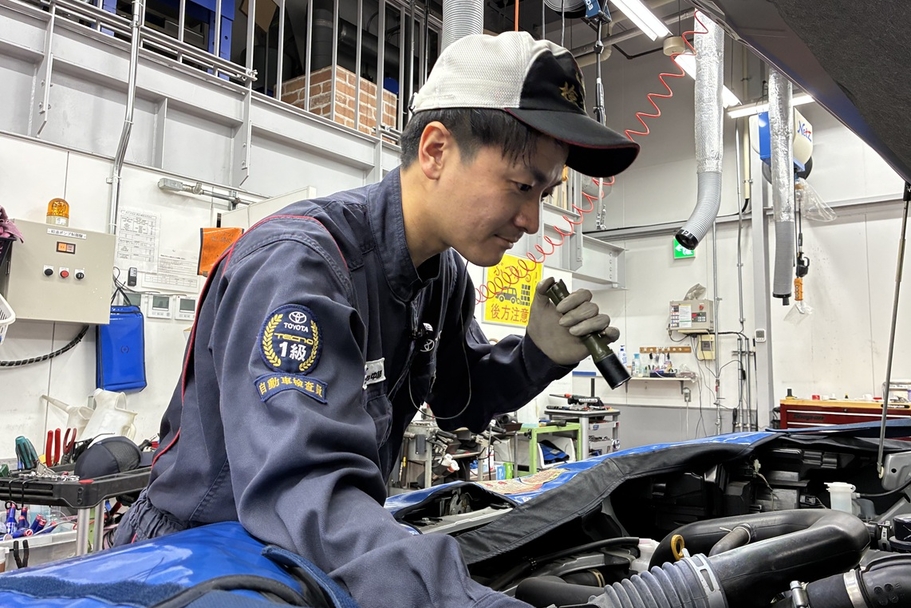 車検エンジンルーム